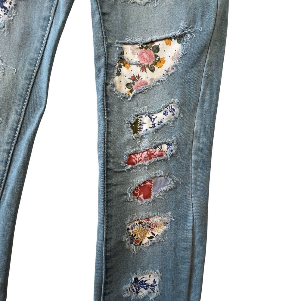 YMI WannabettaButt? Jeans Women 3 Mid Rise Distressed Skinny Boho Patches W23L29 - Picture 13 of 16